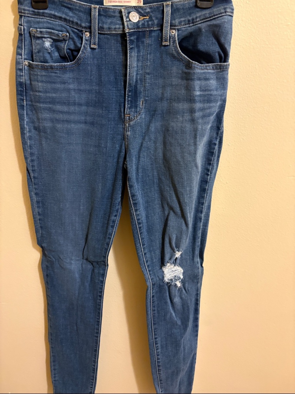 Levi's Women's Skinny Jeans in Medium Blue with Distress